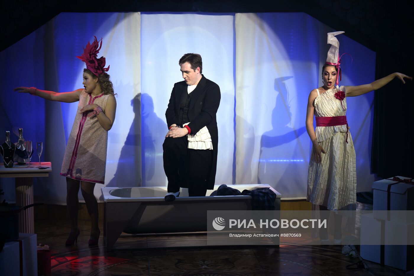 Показ оперетты Жака Оффенбаха "Ключ на мостовой, или Муж за дверью"