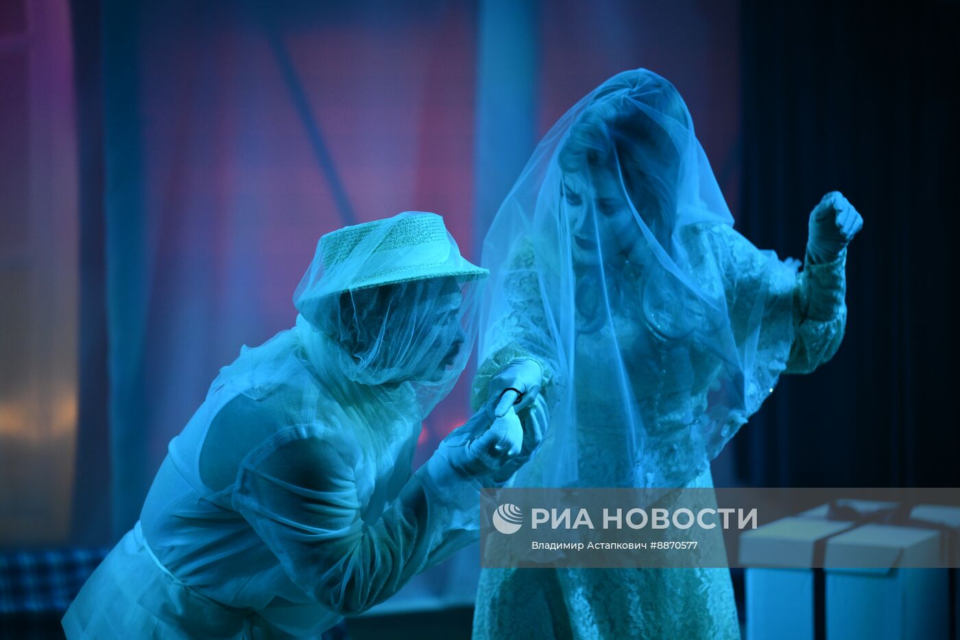 Показ оперетты Жака Оффенбаха "Ключ на мостовой, или Муж за дверью"