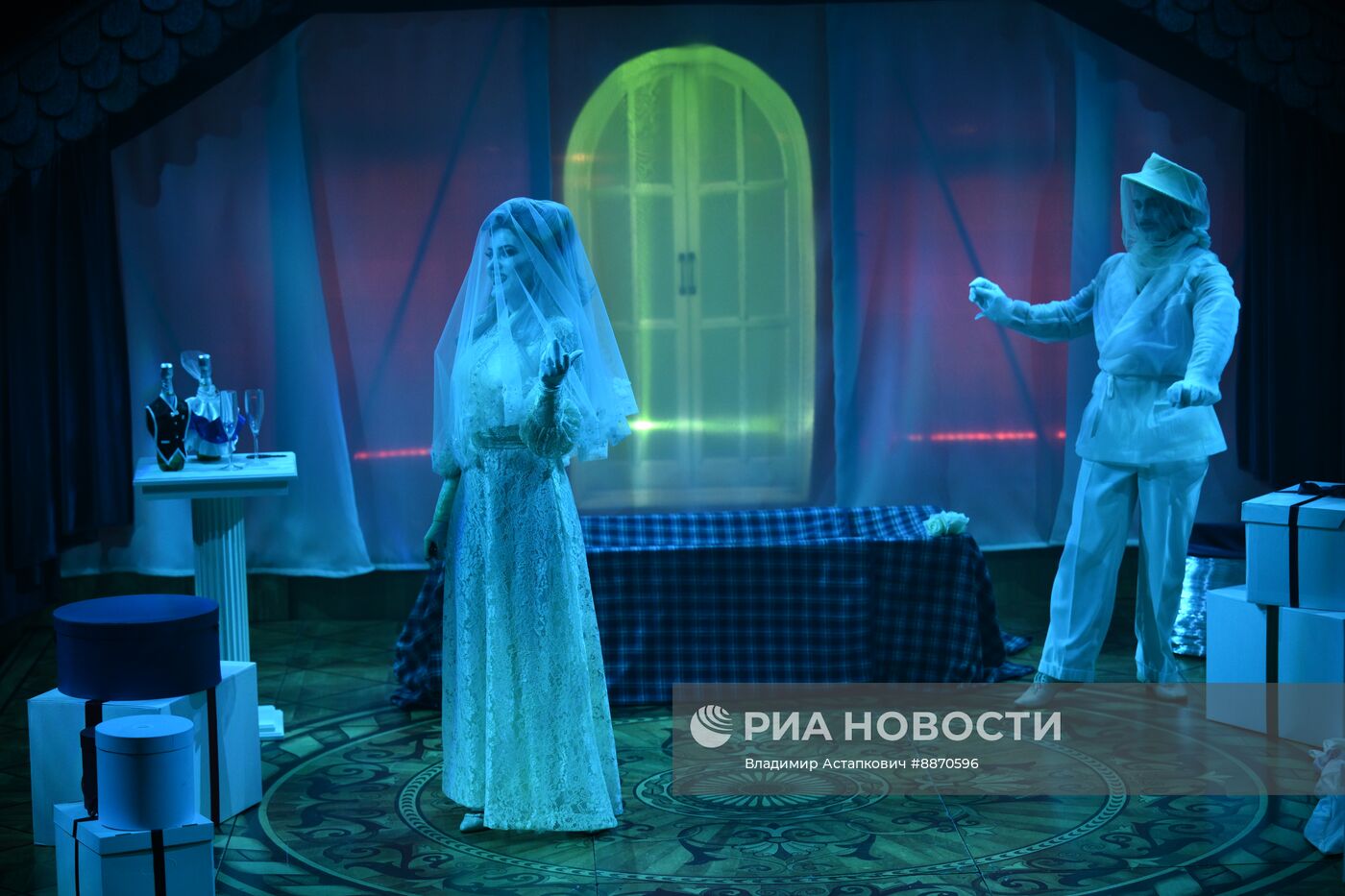 Показ оперетты Жака Оффенбаха "Ключ на мостовой, или Муж за дверью"