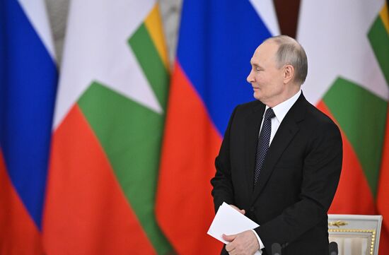 Президент Владимир Путин провёл встречу с премьер-министром Мьянмы М.А. Хлайном 