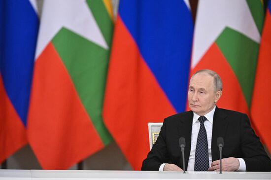 Президент Владимир Путин провёл встречу с премьер-министром Мьянмы М.А. Хлайном 