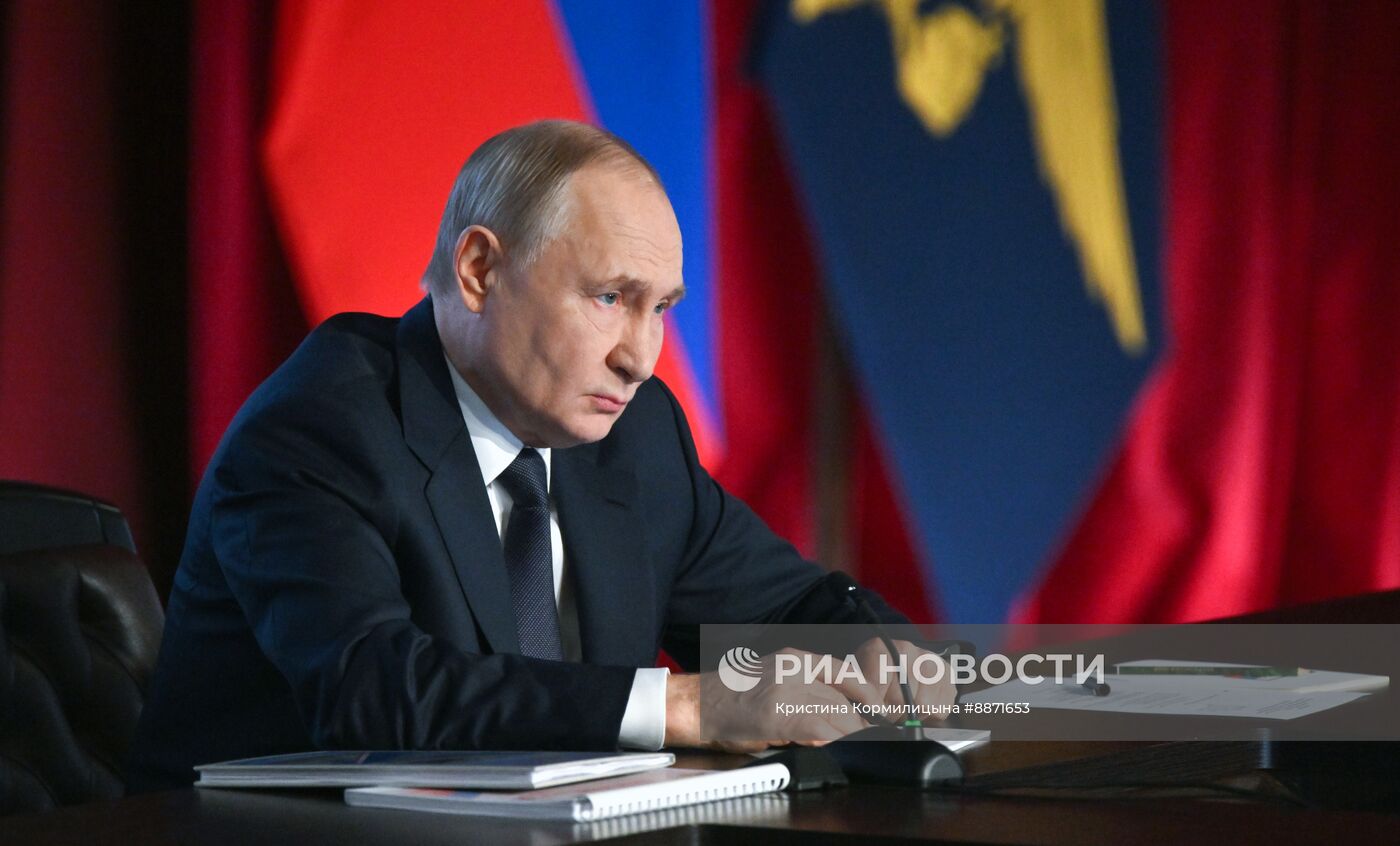 Президент Владимир Путин принял участие в ежегодном расширенном заседании коллегии МВД