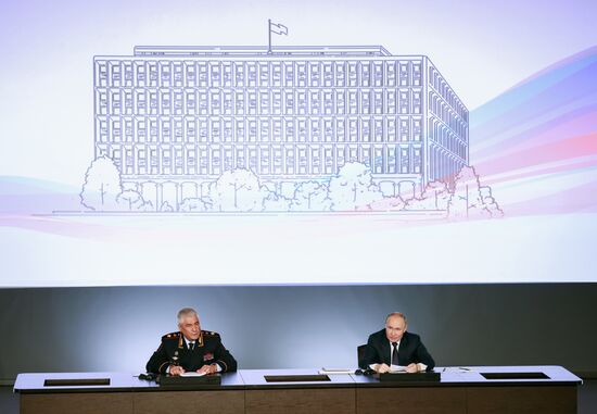 Президент Владимир Путин принял участие в ежегодном расширенном заседании коллегии МВД