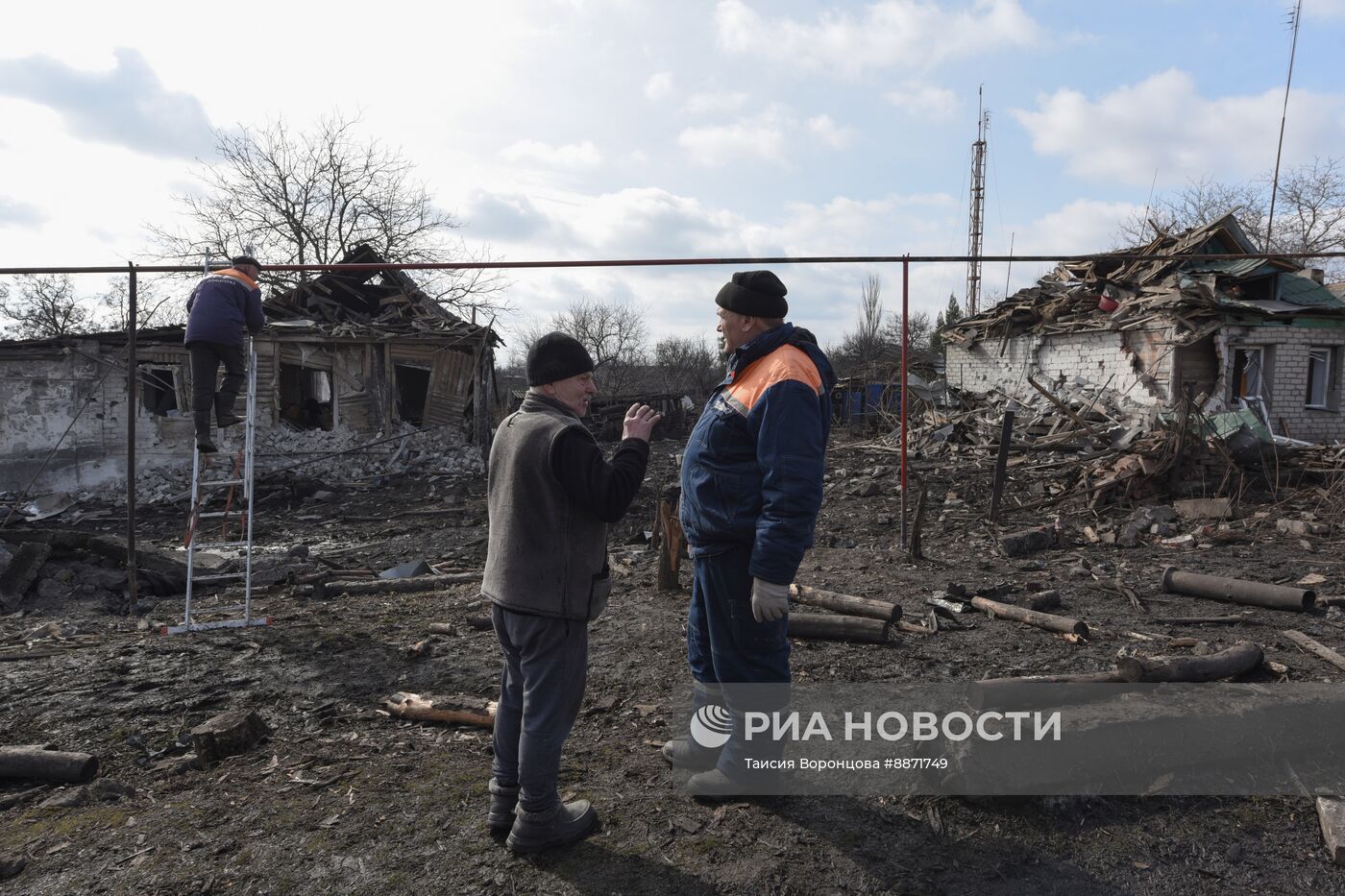 ВСУ обстреляли дома мирных жителей в Енакиево в ДНР