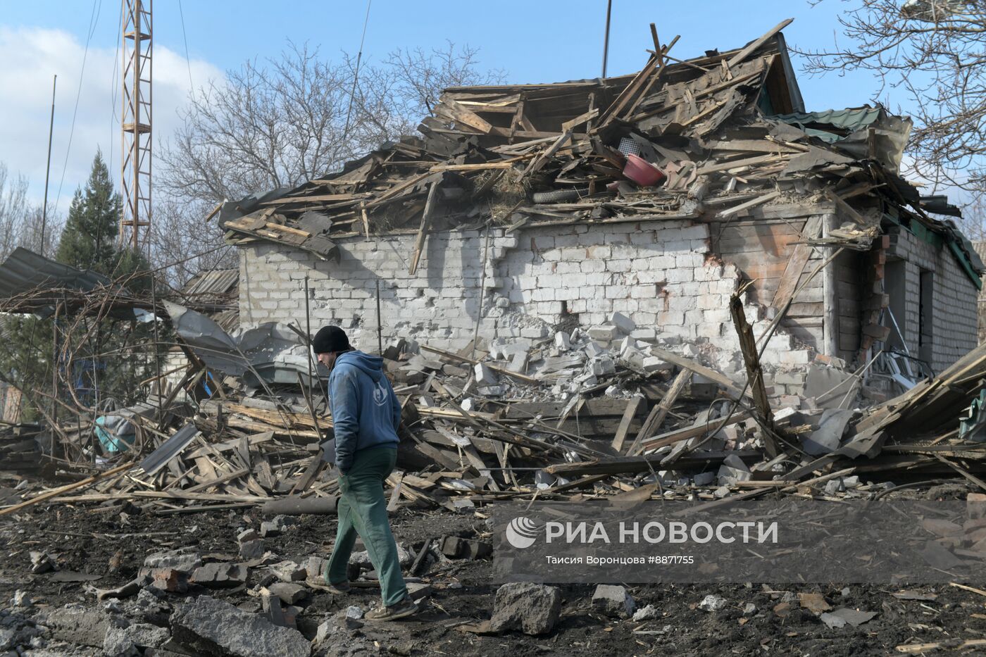 ВСУ обстреляли дома мирных жителей в Енакиево в ДНР