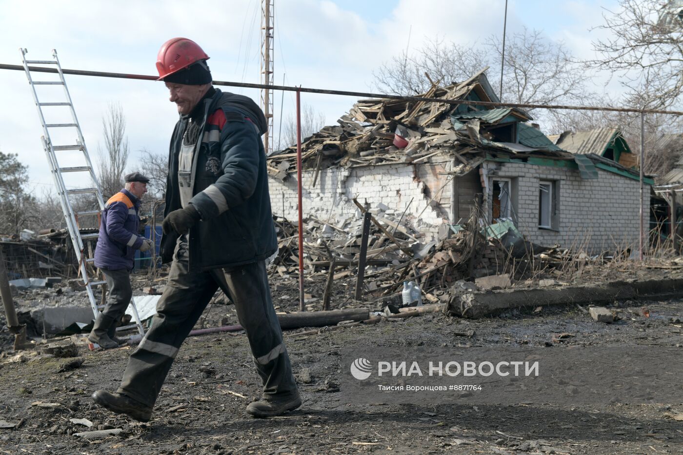 ВСУ обстреляли дома мирных жителей в Енакиево в ДНР