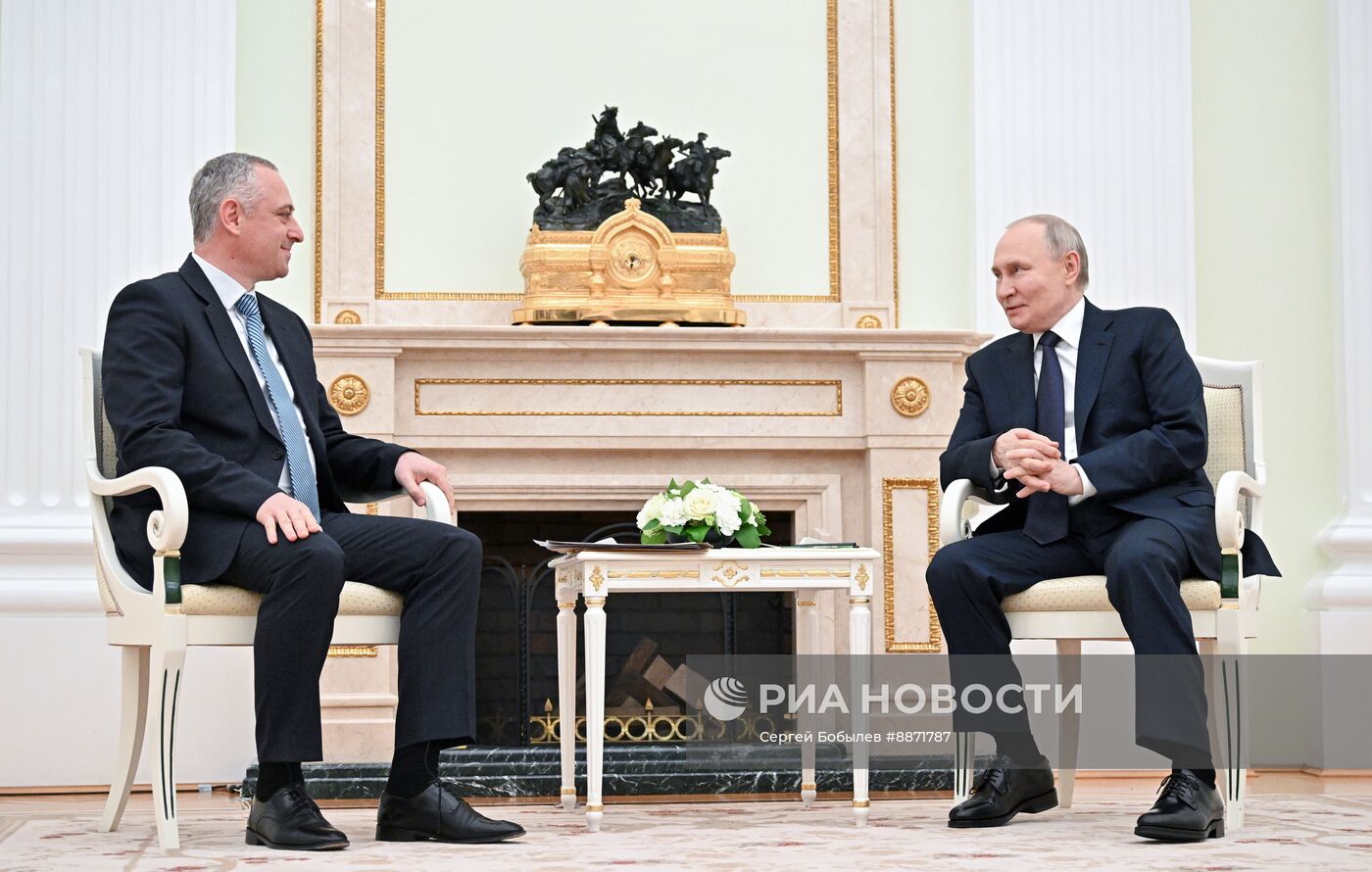 Президент Владимир Путин провёл встречу с избранным президентом Абхазии Б. Гунбой