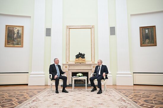 Президент Владимир Путин провёл встречу с избранным президентом Абхазии Б. Гунбой