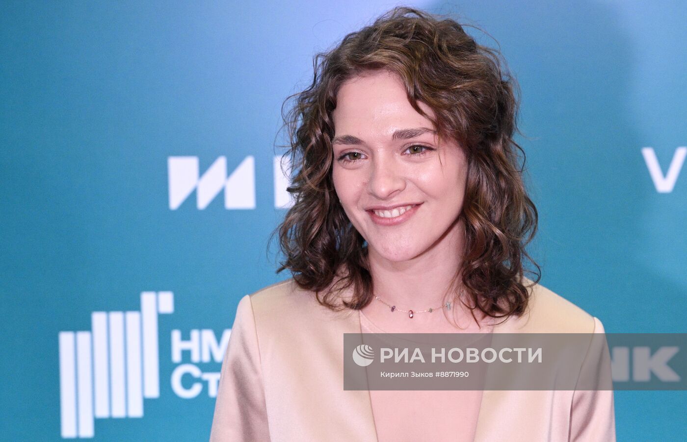 Премьера сериала "Между нами химия"