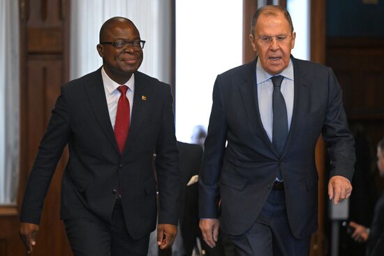 Встреча глав МИД РФ и Зимбабве С. Лаврова и А. Мурвиры