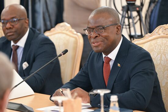 Встреча глав МИД РФ и Зимбабве С. Лаврова и А. Мурвиры