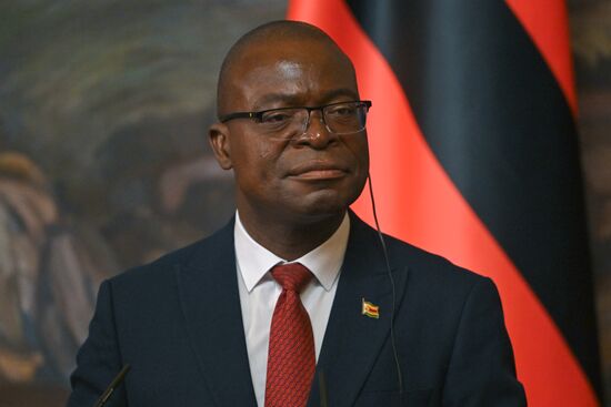 Встреча глав МИД РФ и Зимбабве С. Лаврова и А. Мурвиры