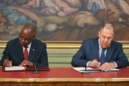 Встреча глав МИД РФ и Зимбабве С. Лаврова и А. Мурвиры