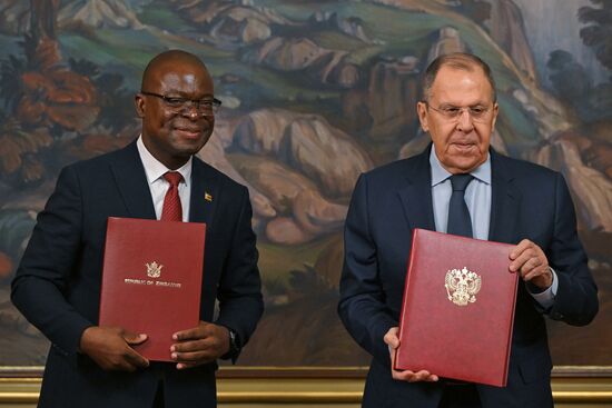 Встреча глав МИД РФ и Зимбабве С. Лаврова и А. Мурвиры