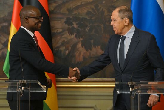 Встреча глав МИД РФ и Зимбабве С. Лаврова и А. Мурвиры