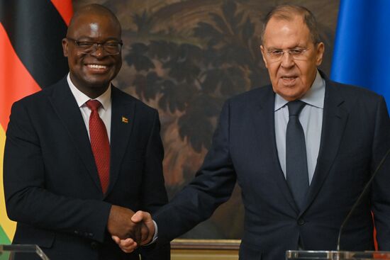 Встреча глав МИД РФ и Зимбабве С. Лаврова и А. Мурвиры