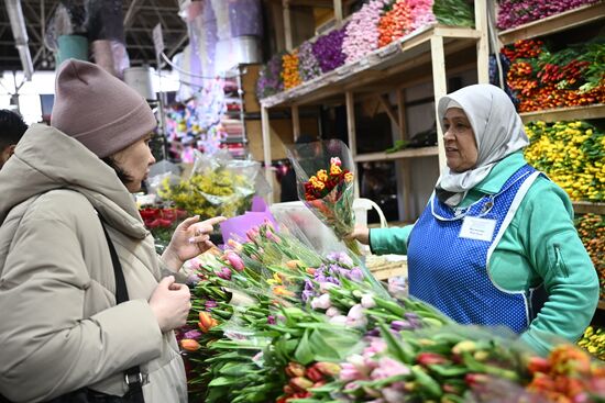 Выращивание и продажа цветов к Международному женскому дню