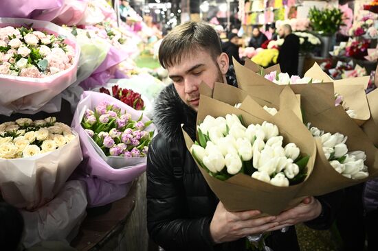 Выращивание и продажа цветов к Международному женскому дню