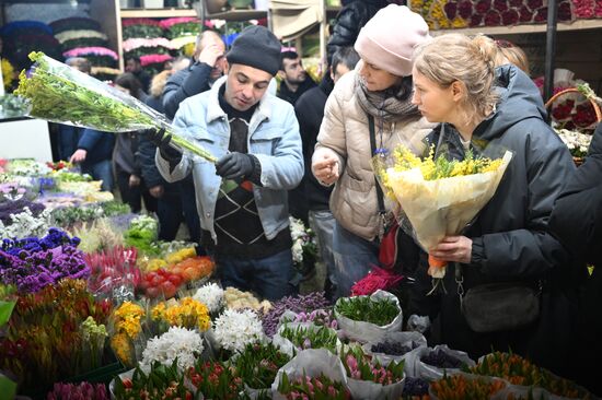 Выращивание и продажа цветов к Международному женскому дню