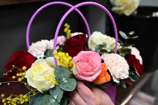 Выращивание и продажа цветов к Международному женскому дню