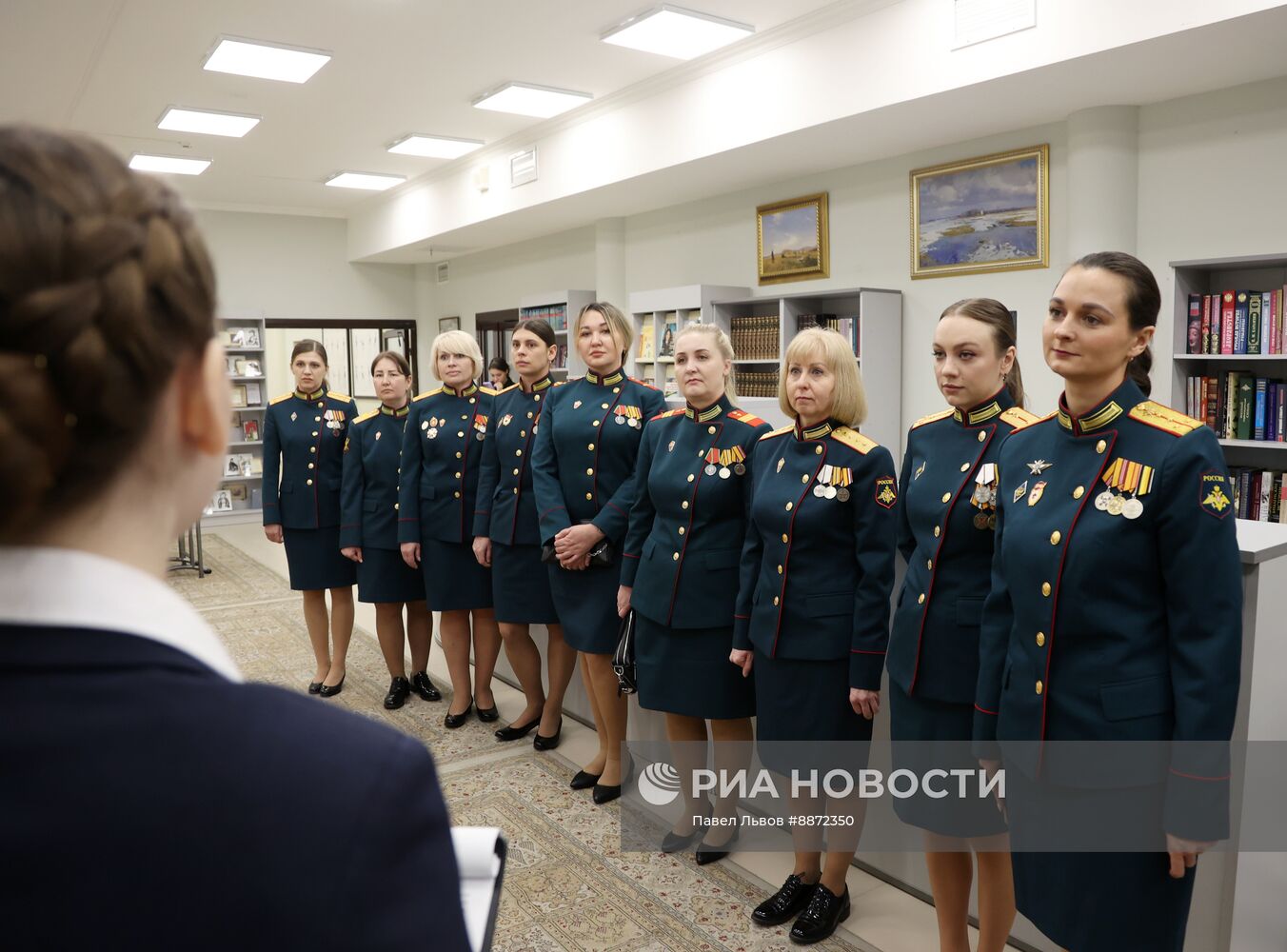 Военнослужащие-женщины участницы СВО встретились с воспитанницами пансиона Минобороны