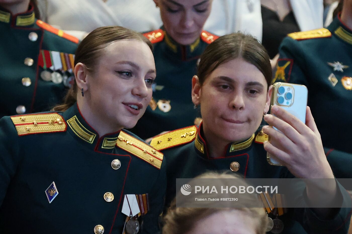 Военнослужащие-женщины участницы СВО встретились с воспитанницами пансиона Минобороны