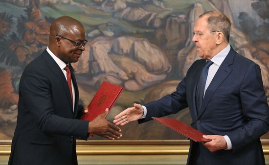 Встреча глав МИД РФ и Зимбабве С. Лаврова и А. Мурвиры