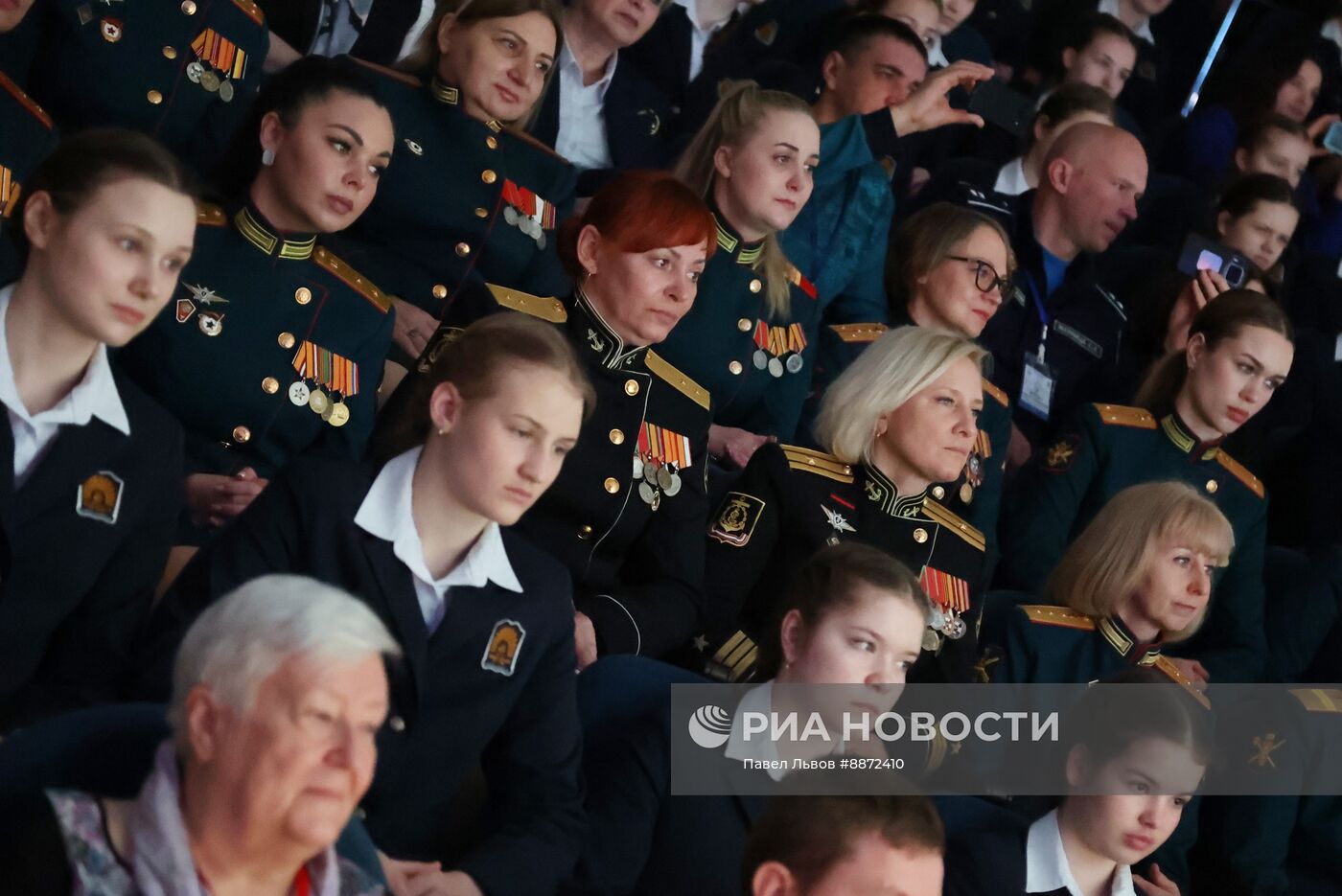 Военнослужащие-женщины участницы СВО встретились с воспитанницами пансиона Минобороны