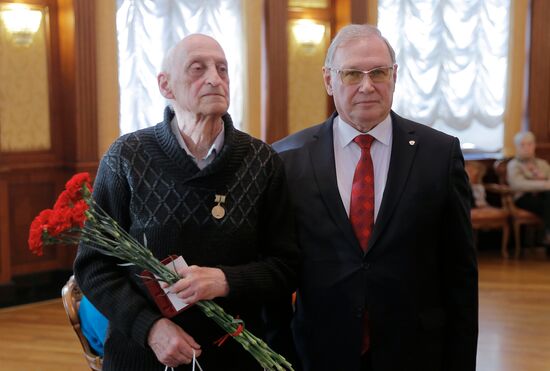 Вручение медалей ветеранам ВОВ к 80-летию Победы в Молдавии