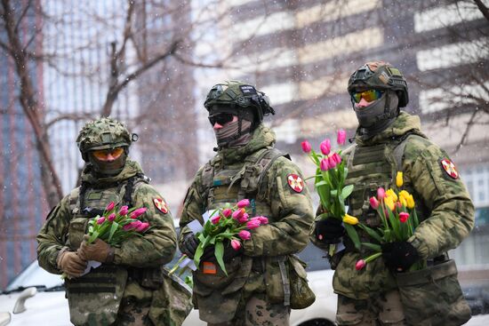 Поздравление женщин с наступающим 8 Марта 