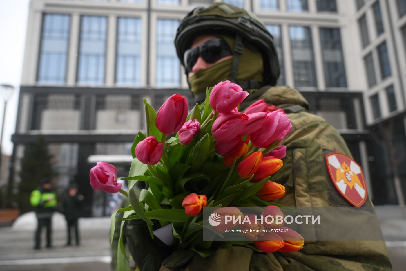 Поздравление женщин с наступающим 8 Марта 