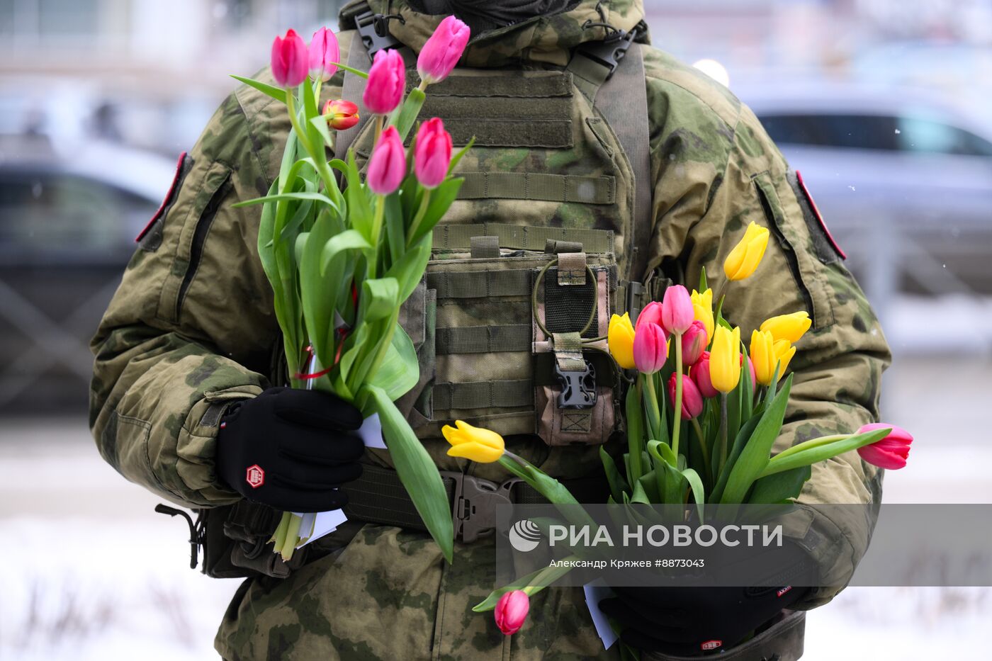 Поздравление женщин с наступающим 8 Марта 