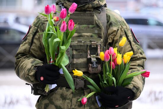 Поздравление женщин с наступающим 8 Марта 