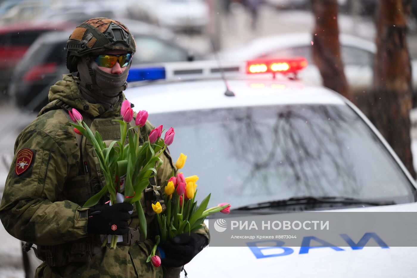 Поздравление женщин с наступающим 8 Марта 