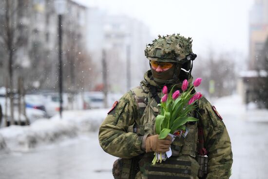 Поздравление женщин с наступающим 8 Марта 