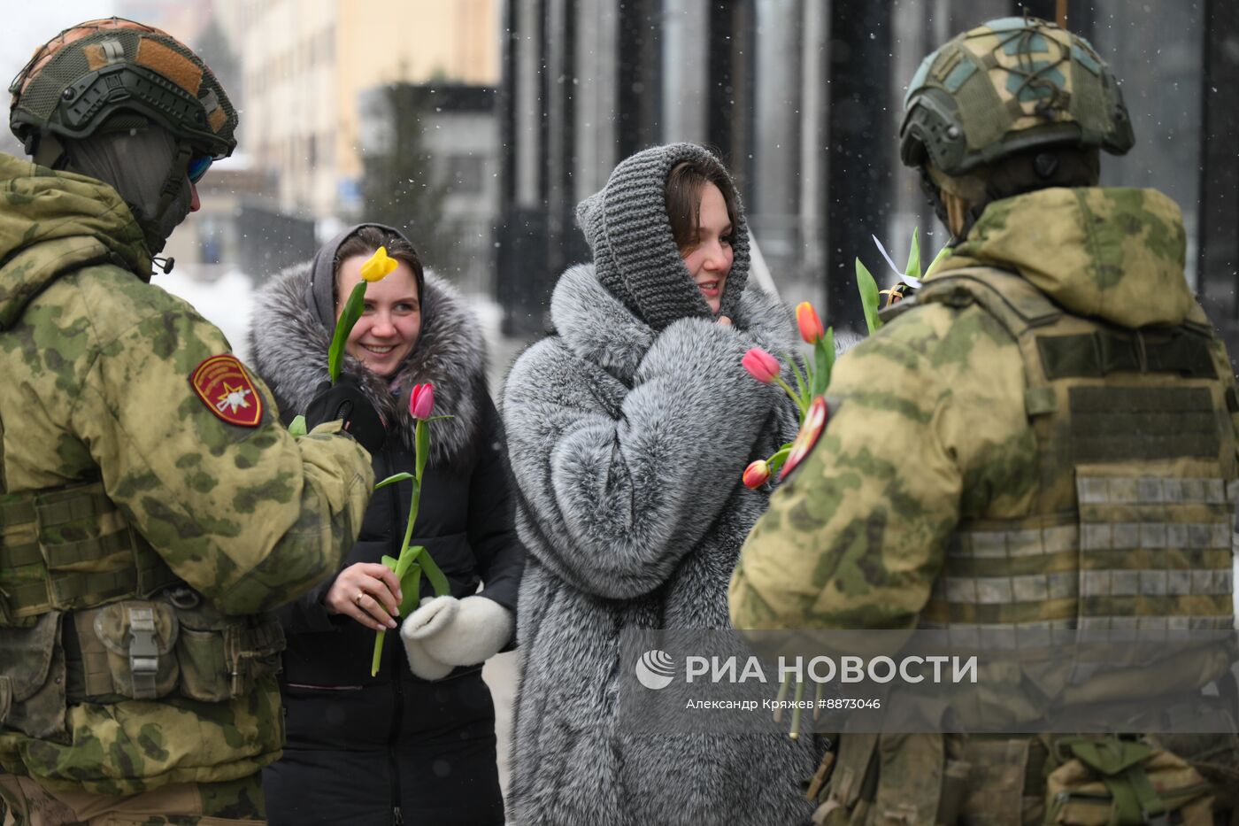 Поздравление женщин с наступающим 8 Марта 