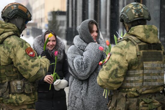 Поздравление женщин с наступающим 8 Марта 