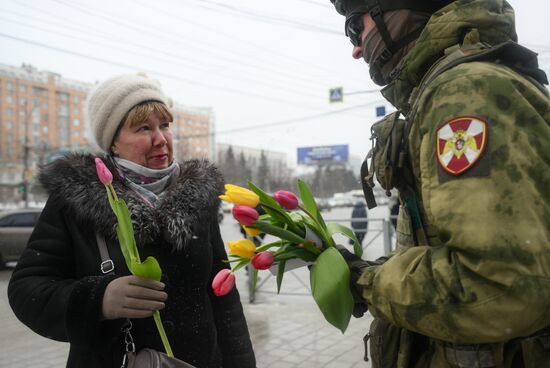 Поздравление женщин с наступающим 8 Марта 