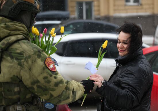 Поздравление женщин с наступающим 8 Марта 