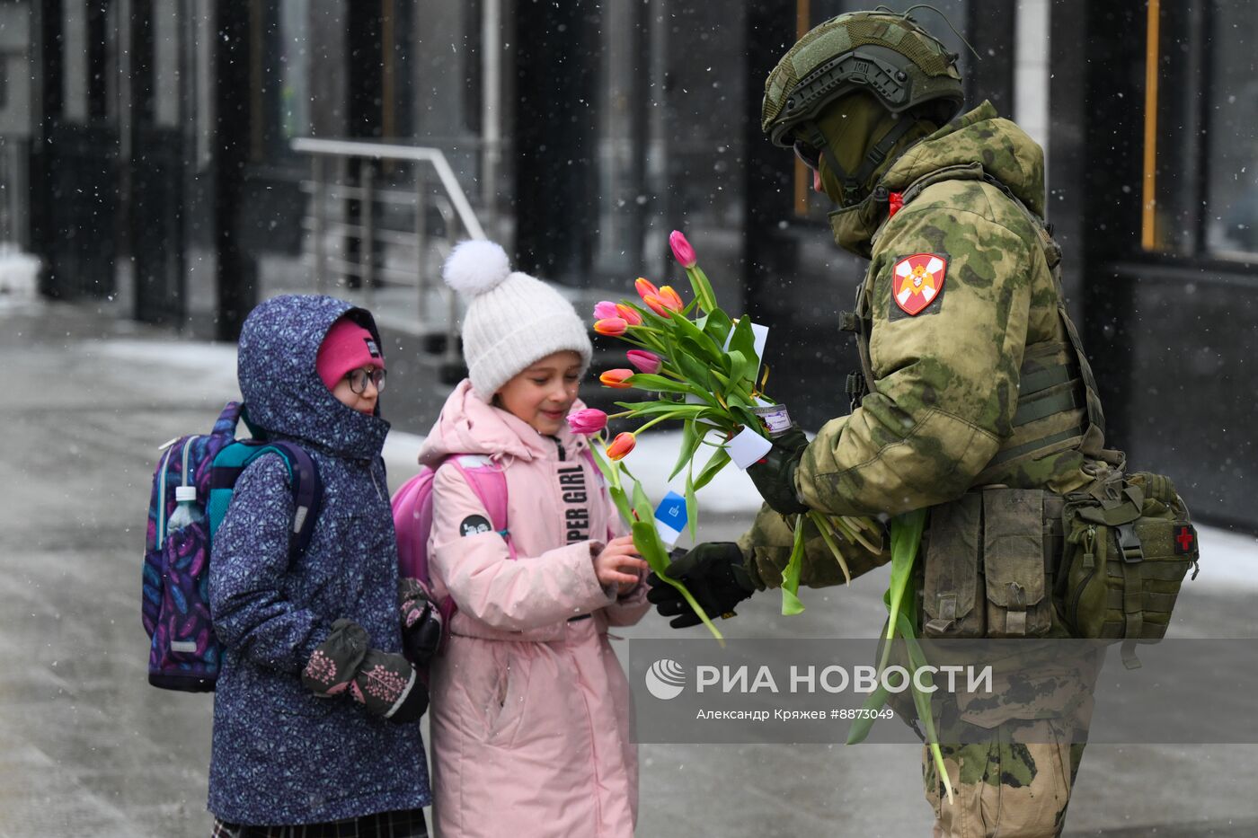 Поздравление женщин с наступающим 8 Марта 