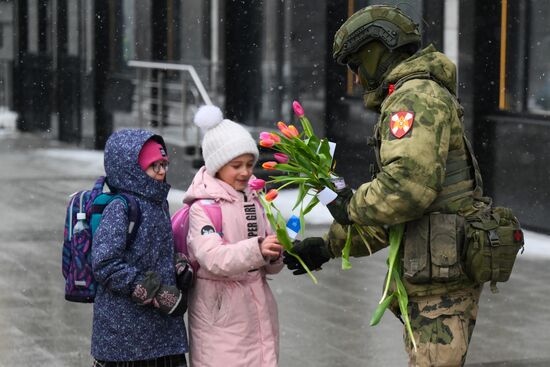 Поздравление женщин с наступающим 8 Марта 