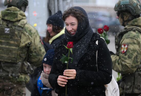 Поздравление женщин с наступающим 8 Марта 