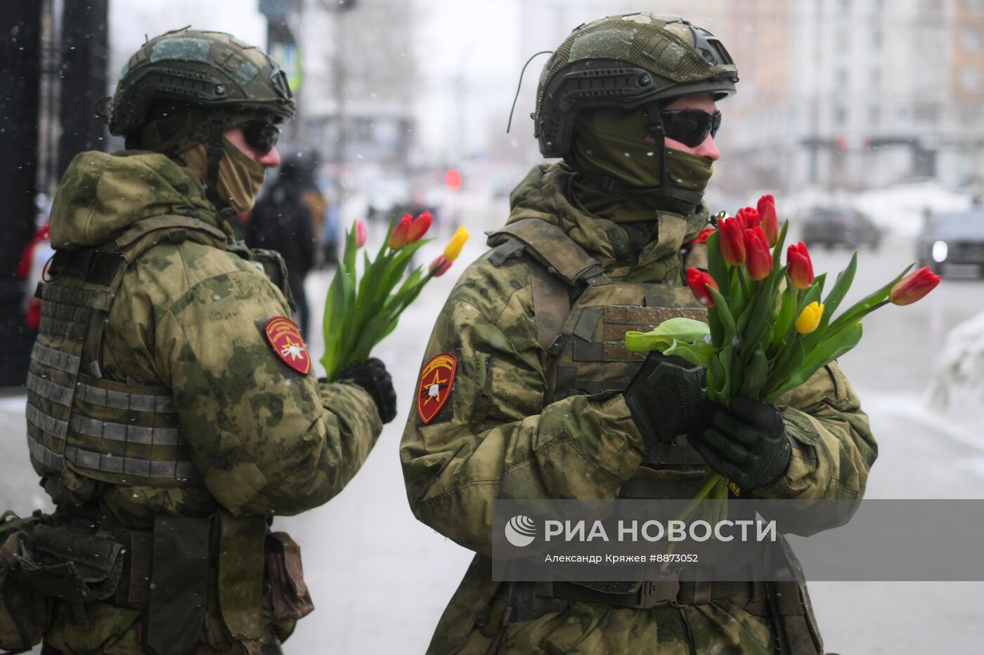 Поздравление женщин с наступающим 8 Марта 