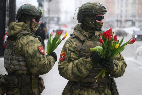 Поздравление женщин с наступающим 8 Марта 