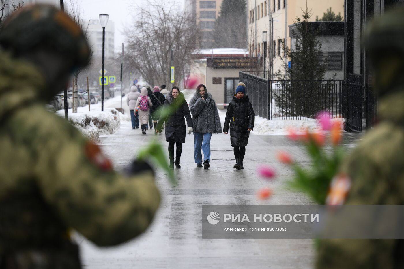 Поздравление женщин с наступающим 8 Марта 