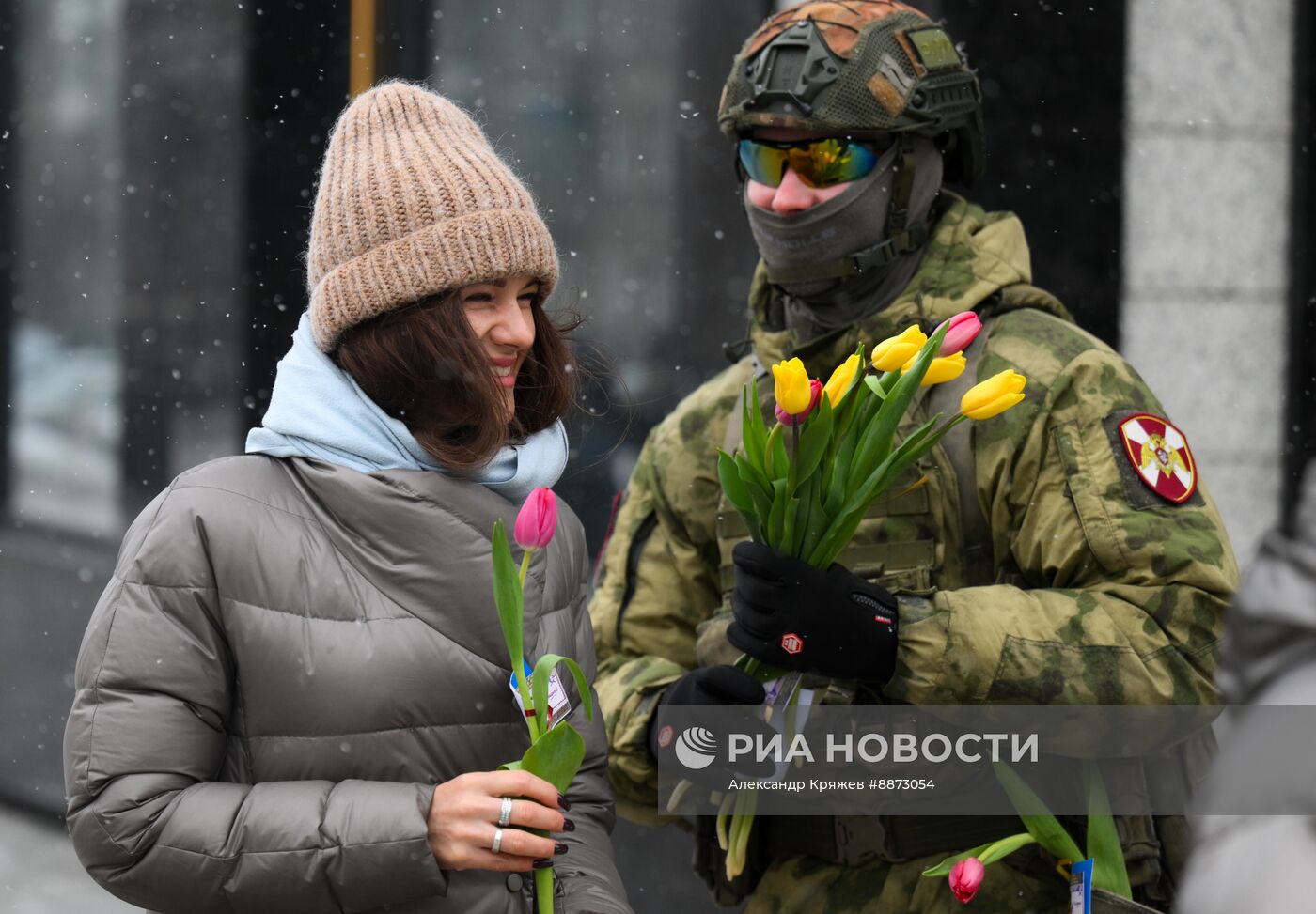 Поздравление женщин с наступающим 8 Марта 