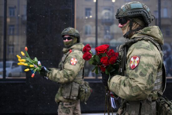 Поздравление женщин с наступающим 8 Марта 