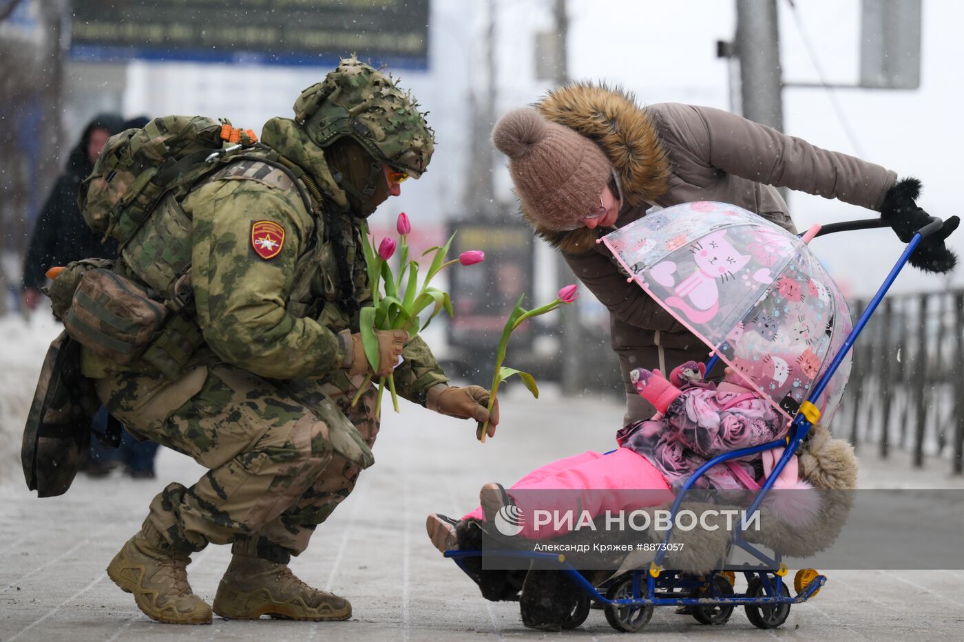 Поздравление женщин с наступающим 8 Марта 