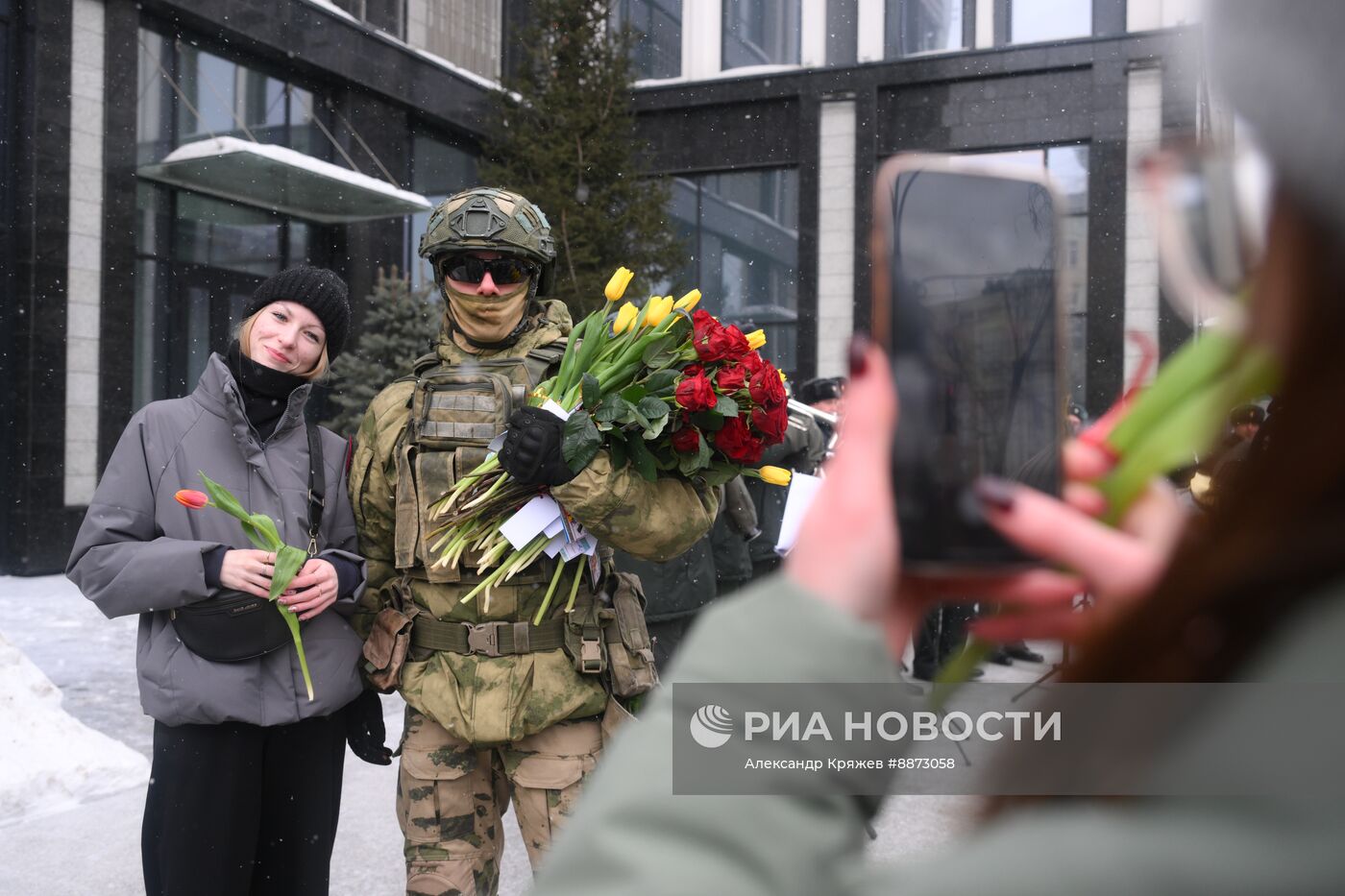 Поздравление женщин с наступающим 8 Марта 