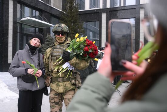 Поздравление женщин с наступающим 8 Марта 